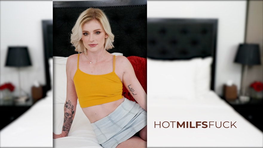 Hyley Winters – Hot MILFs Fuck